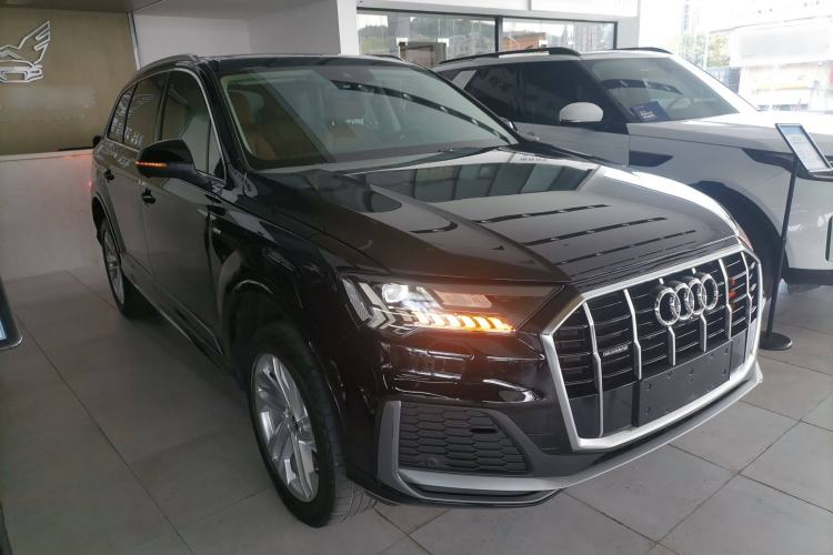 Used Audi Q7 2021 45 TFSI quattro S line Sport model
