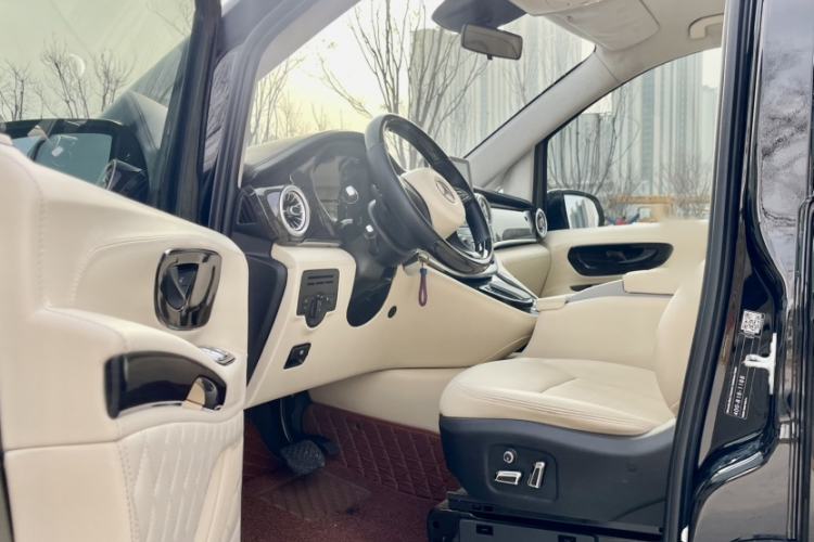 Used Mercedes-Benz Vito 2018 2.0T Elite Version 7 Seats China VI Emission Standard
