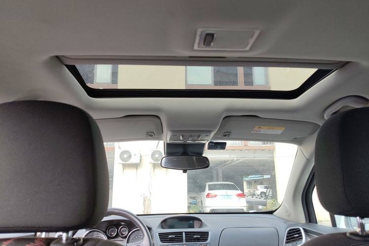 Used Buick Encore 2015 1.4T Automatic Two-Wheel Drive Urban Elite Version
