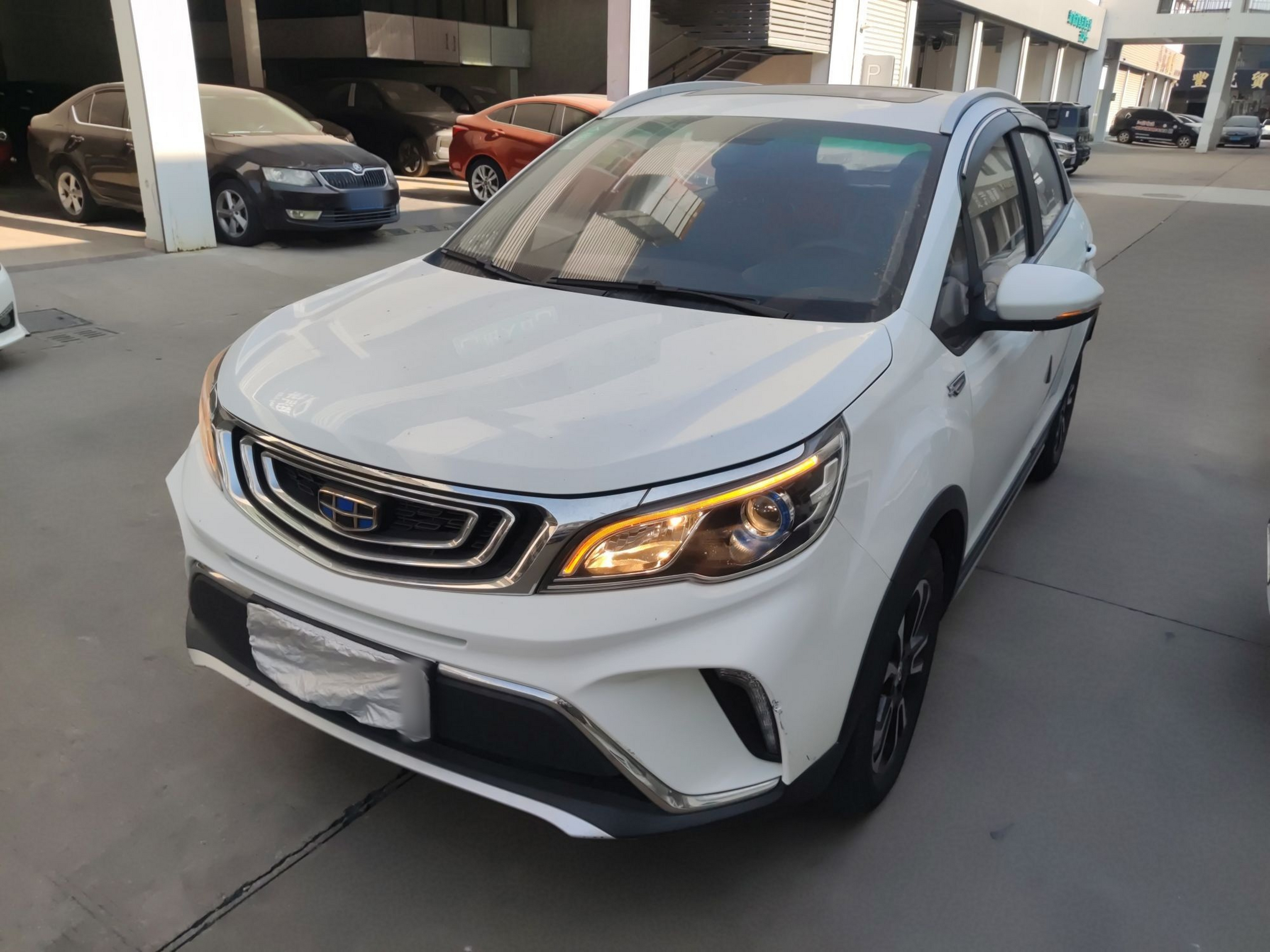 Под передней частью автомобиля