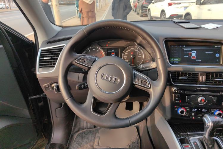 Used Audi Q5 2017 Plus 40 TFSI Technology Model