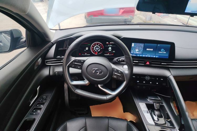 Used Hyundai Elantra 2021 1.5L CVT LUX Prestige Edition
