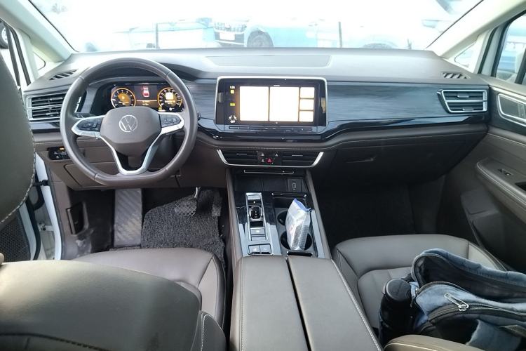 Used Volkswagen Viloran 2024 330TSI Luxury Edition
