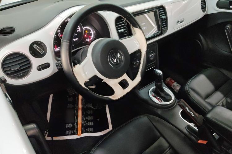 Used Volkswagen Beetle 2015 180TSI model
