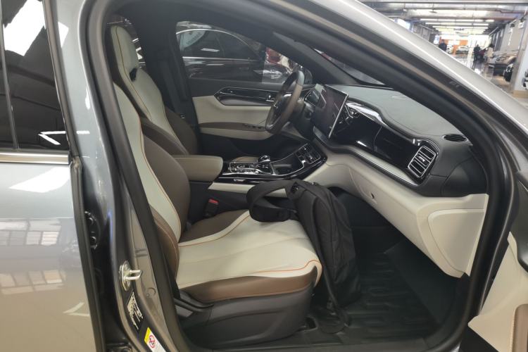 Used BYD Qin PLUS 2024 HONOR Edition DM-i 120KM Beyond Model
