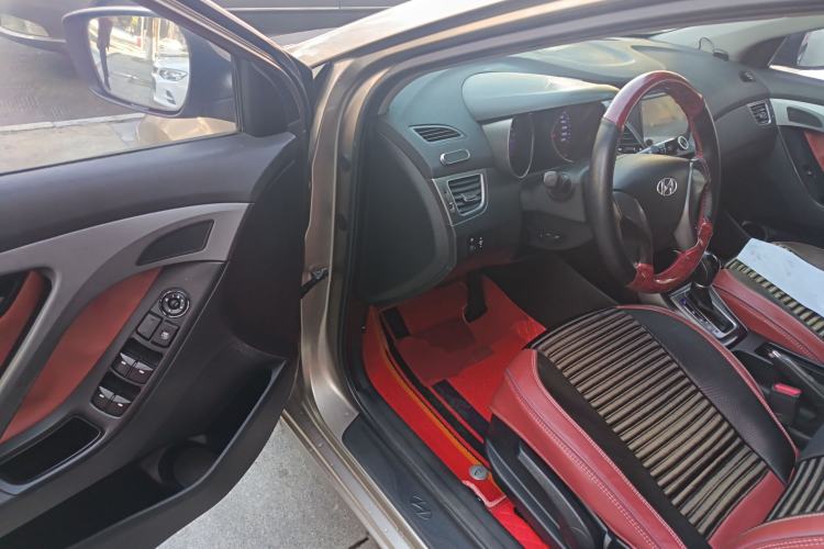 Used Hyundai Elantra 2016 1.6L Automatic Smart Version
