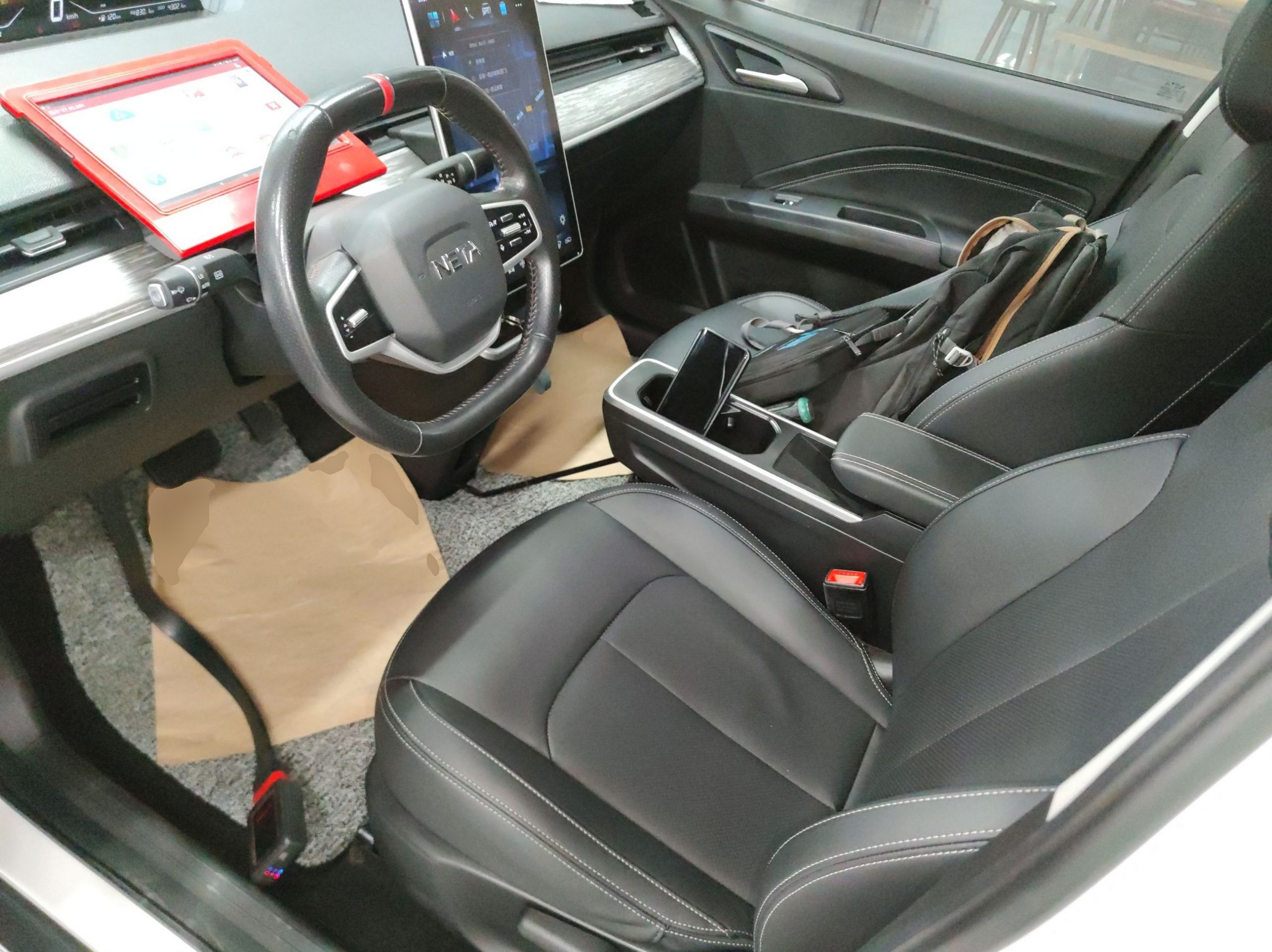 المقاعد الأمامية داخل السيارة