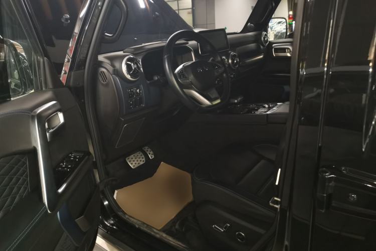 Used  BJ40 2020 2.0T Automatic Four-Wheel Drive Urban Hunter Edition Chivalrous Type
