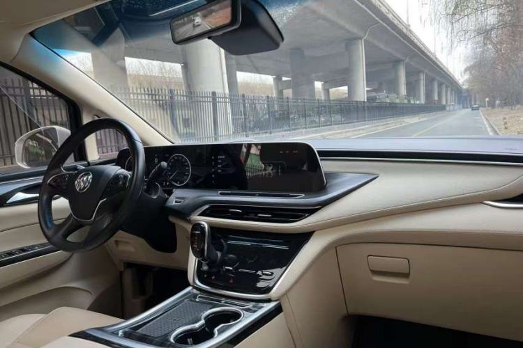 Used Buick GL8 2022 ES Landtrek 653T Luxury Edition
