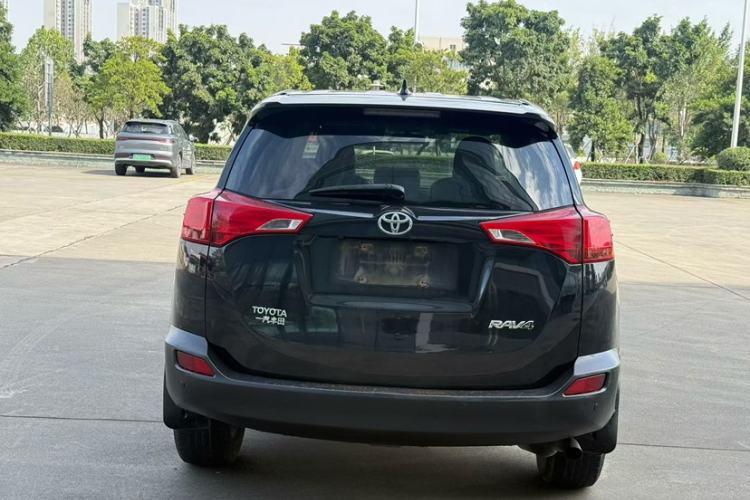 Used Toyota RAV4 2015 2.0L CVT Two-Wheel Drive Fashion Edition
