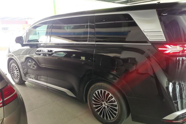 Used Denza D9 2022 EV 600 Four-Wheel Drive Flagship Model
