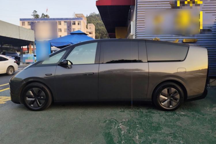 Used Li Auto MEGA 2024 Ultra Model
