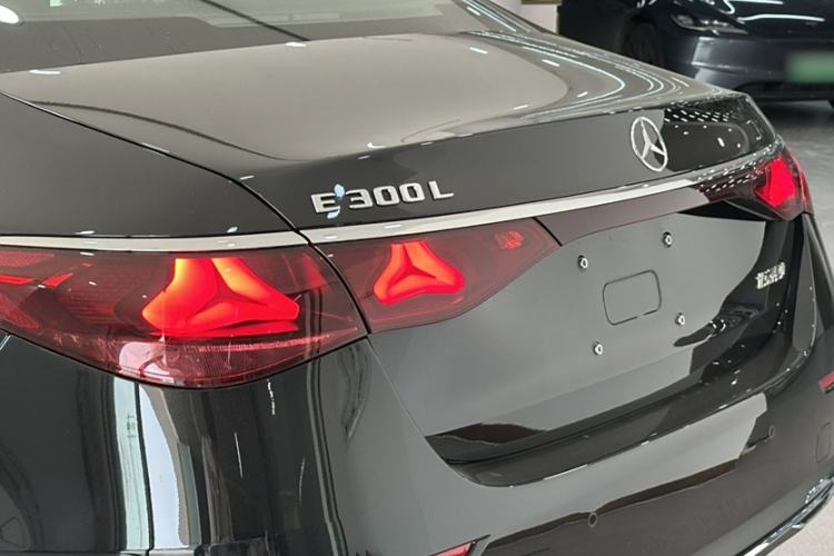 Used Mercedes-Benz E-Class 2025 Facelift E 300 L Luxury Edition
