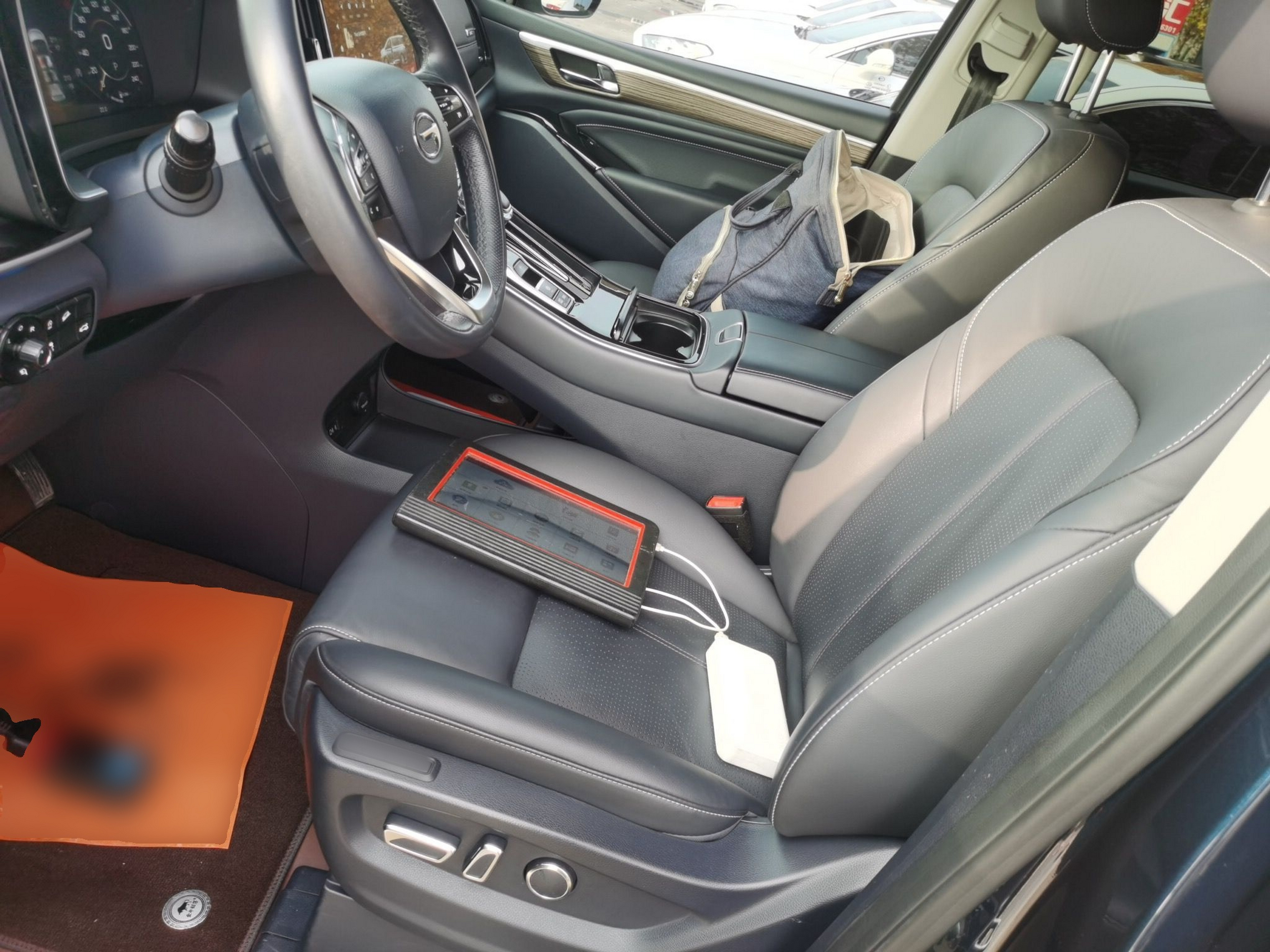 Переднее сиденье в автомобиле