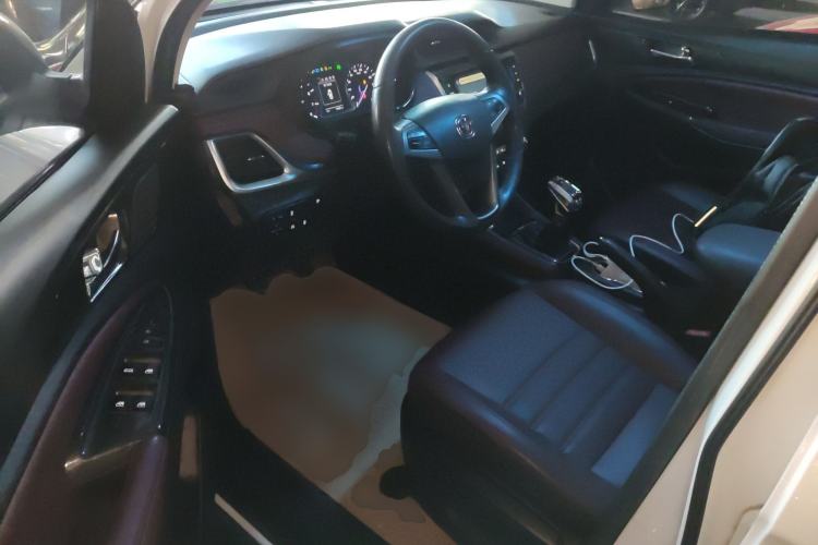 Used Changan Lingxuan 2017 1.6L Manual Elite Model
