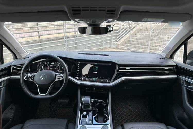 Used Volkswagen Touareg 2021 3.0 TSI Luxury Edition Black Diamond Sport Package
