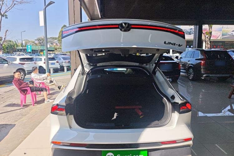 Used Changan UNI-V 2024 1.5T Prestige Edition
