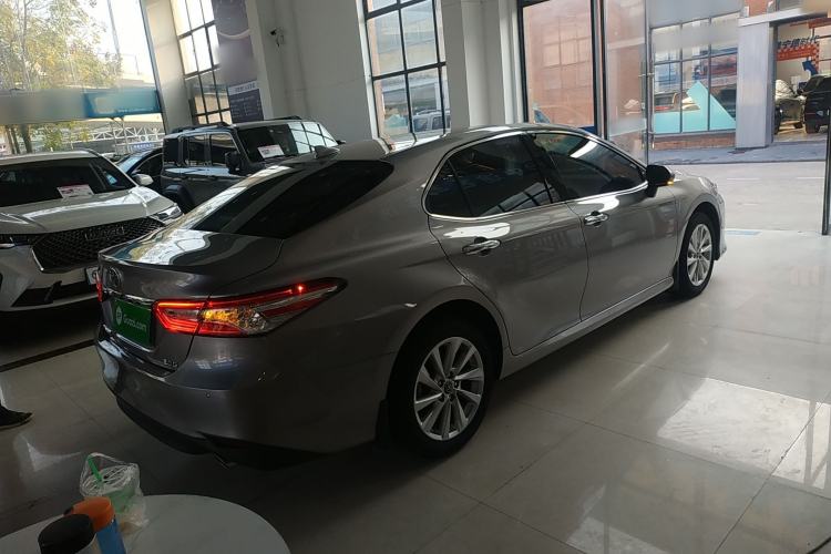 Used Toyota Camry 2021 2.0G Luxury Edition
