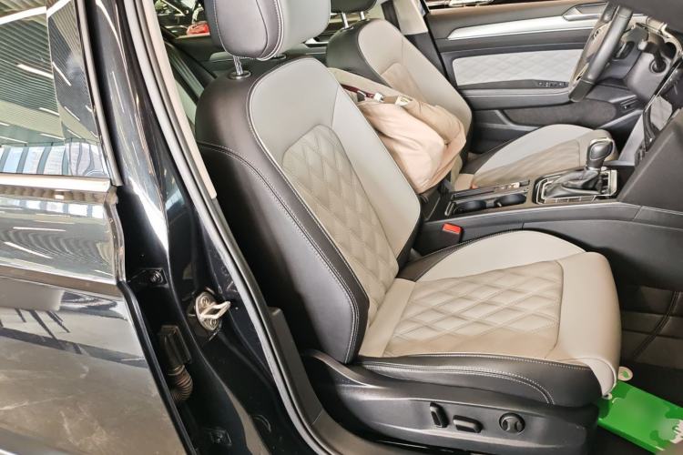 Used Volkswagen Magotan 2023 2 Million Units Limited Edition 330TSI DSG Leading Version
