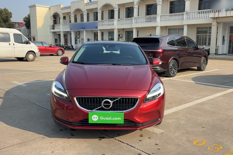 Used Volvo V40 2017 T3 Smart Edition