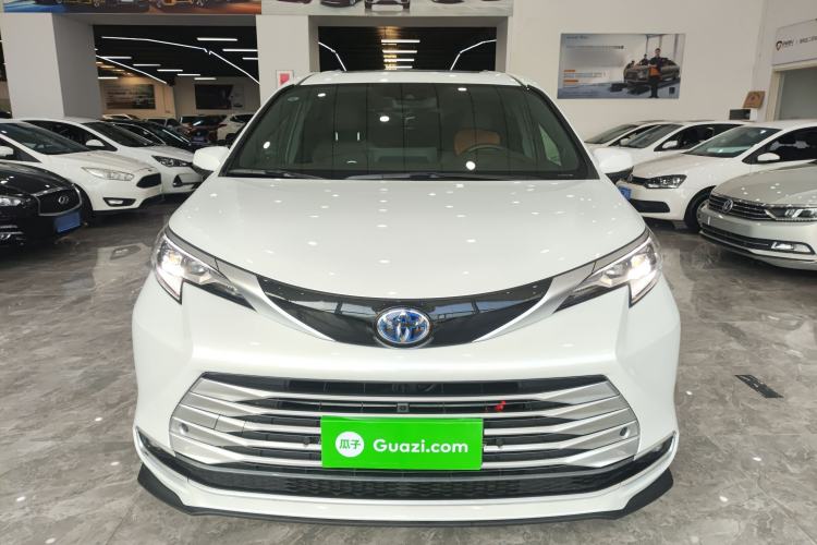 Used Toyota Sienna 2023 2.5L Hybrid Platinum Edition
