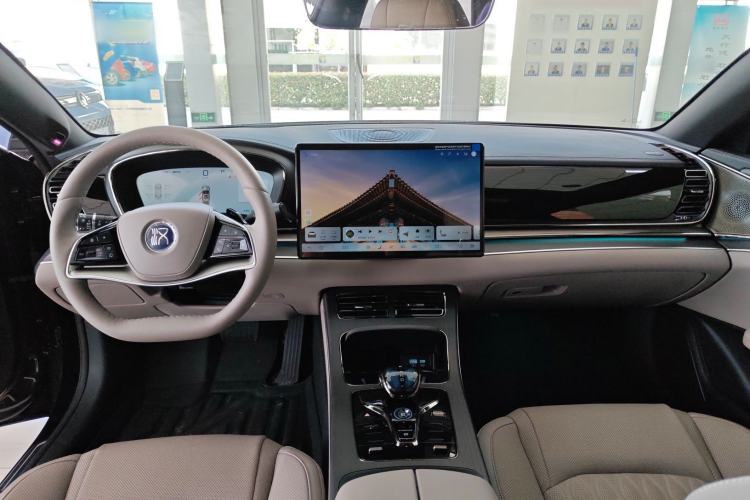 Used BYD Han 2025 DM-i Intelligent Driving Edition 125KM LiDAR Flagship Model
