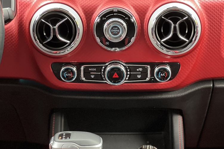 Used Beijing Auto BJ40 2023 2.0T Automatic Four-Wheel Drive Urban Hunter Edition Chivalrous Type