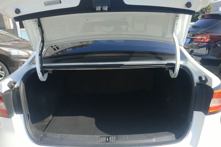 Used Roewe i5 2020 1.5L Manual 4G Connect Luxury Edition
