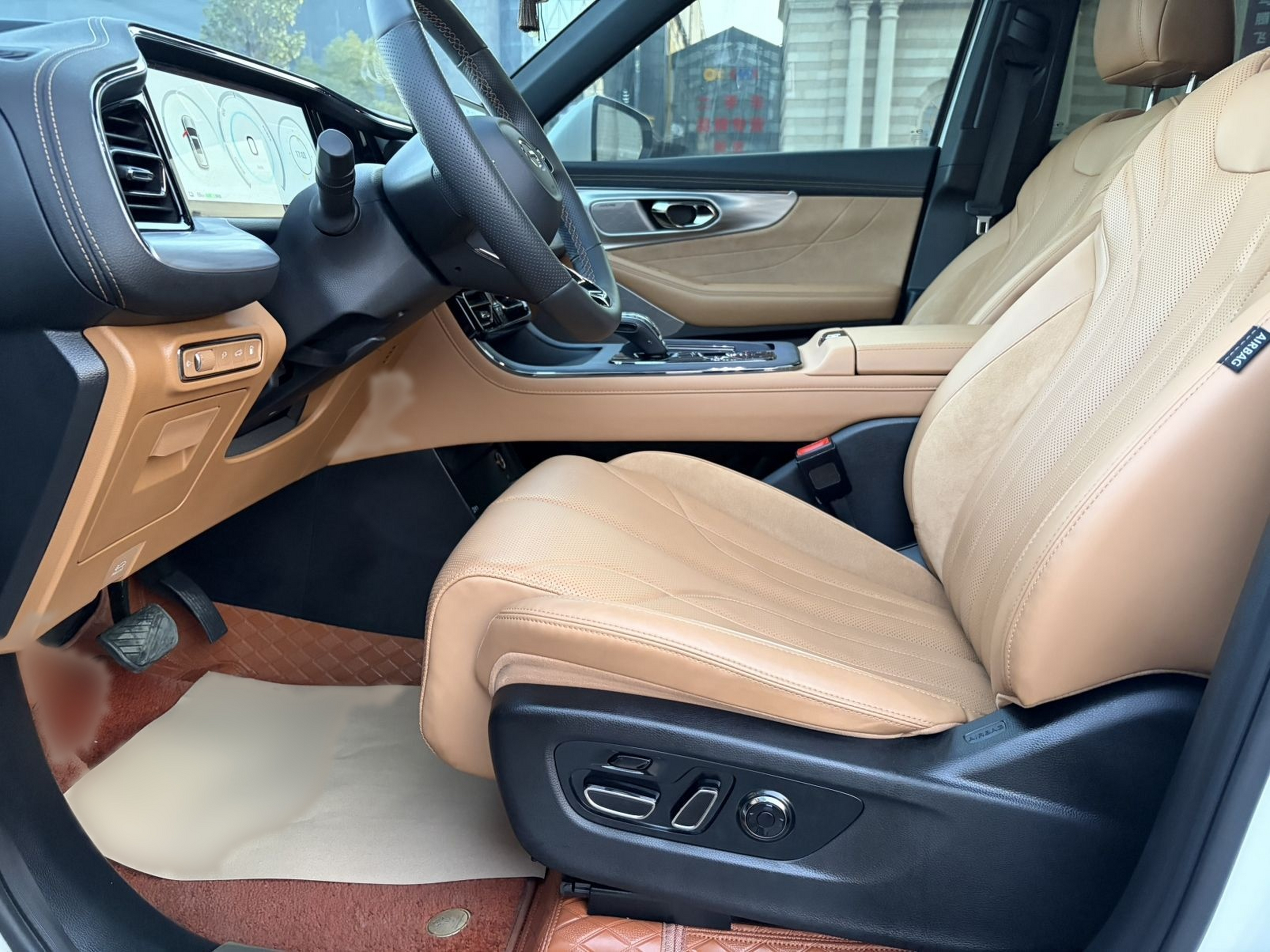 Переднее сиденье в автомобиле