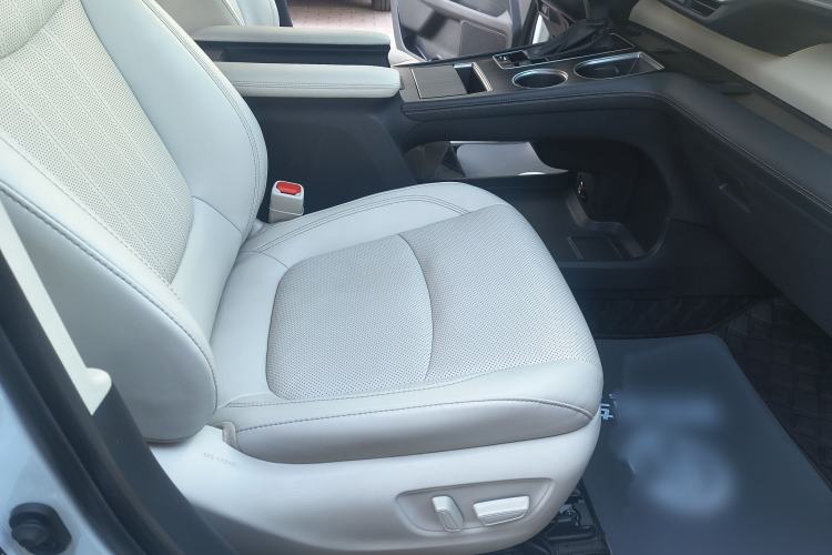 Used Toyota Sienna 2023 2.5L Hybrid Platinum Edition