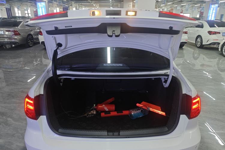 Used Volkswagen Sagitar 2015 1.6L Automatic Comfort Model
