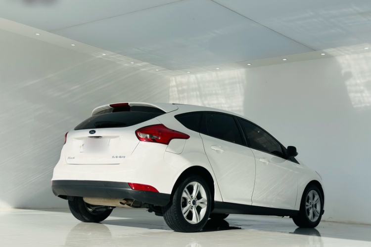 Used Ford Focus 2018 Hatchback Classic 1.6L Automatic Comfort Plus SmartDrive Edition
