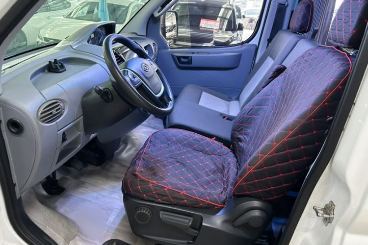 Used SAIC MAXUS Xintu V80 2023 2.0T Manual Classic Aoyuntong Short Wheelbase Mid-Roof 7/8/9-Seater