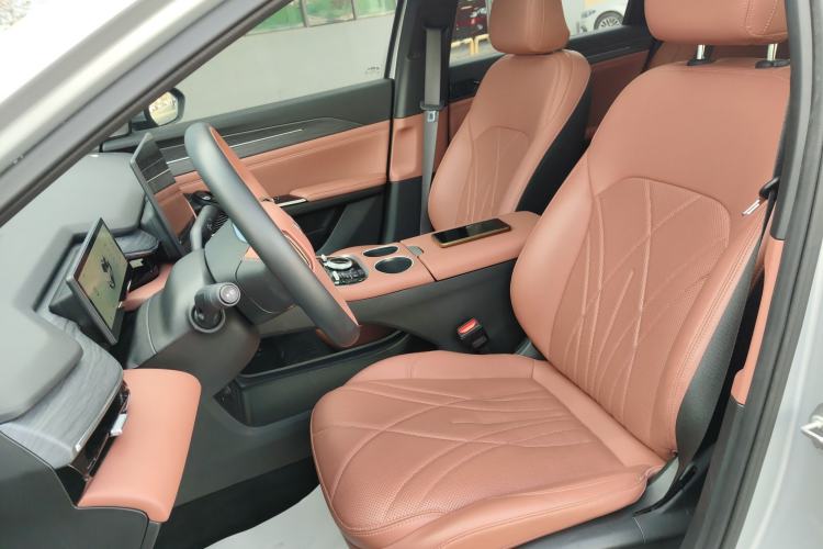 Used  L6 2025 EM-i 140km Starship Edition
