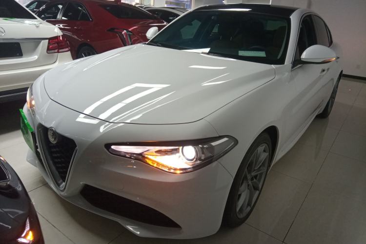 Used Alfa Romeo Giulia 2017 2.0T 200HP Luxury Edition