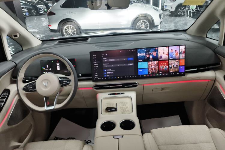 Used VOYAH Dream 2025 PHEV Four-Wheel Drive Prestige Kunpeng Edition
