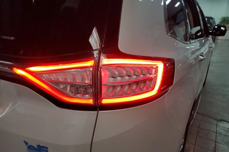 Used Ford Edge 2015 2.0T GTDi Two-Wheel-Drive High-Line Version