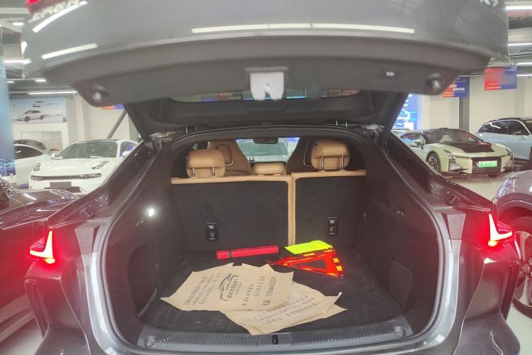 Used  R7 2023 Rear-Drive Screen King Pro Edition
