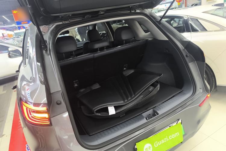 Used  E5 2024 440km Launch Edition
