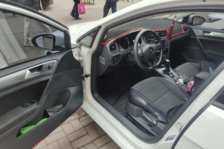 Used Volkswagen Golf 2016 1.6L Automatic Fashion Model
