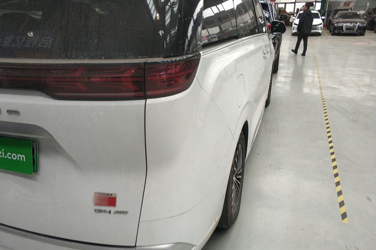 Used Denza D9 2022 DM-i 970 Four-Wheel Drive Flagship Model