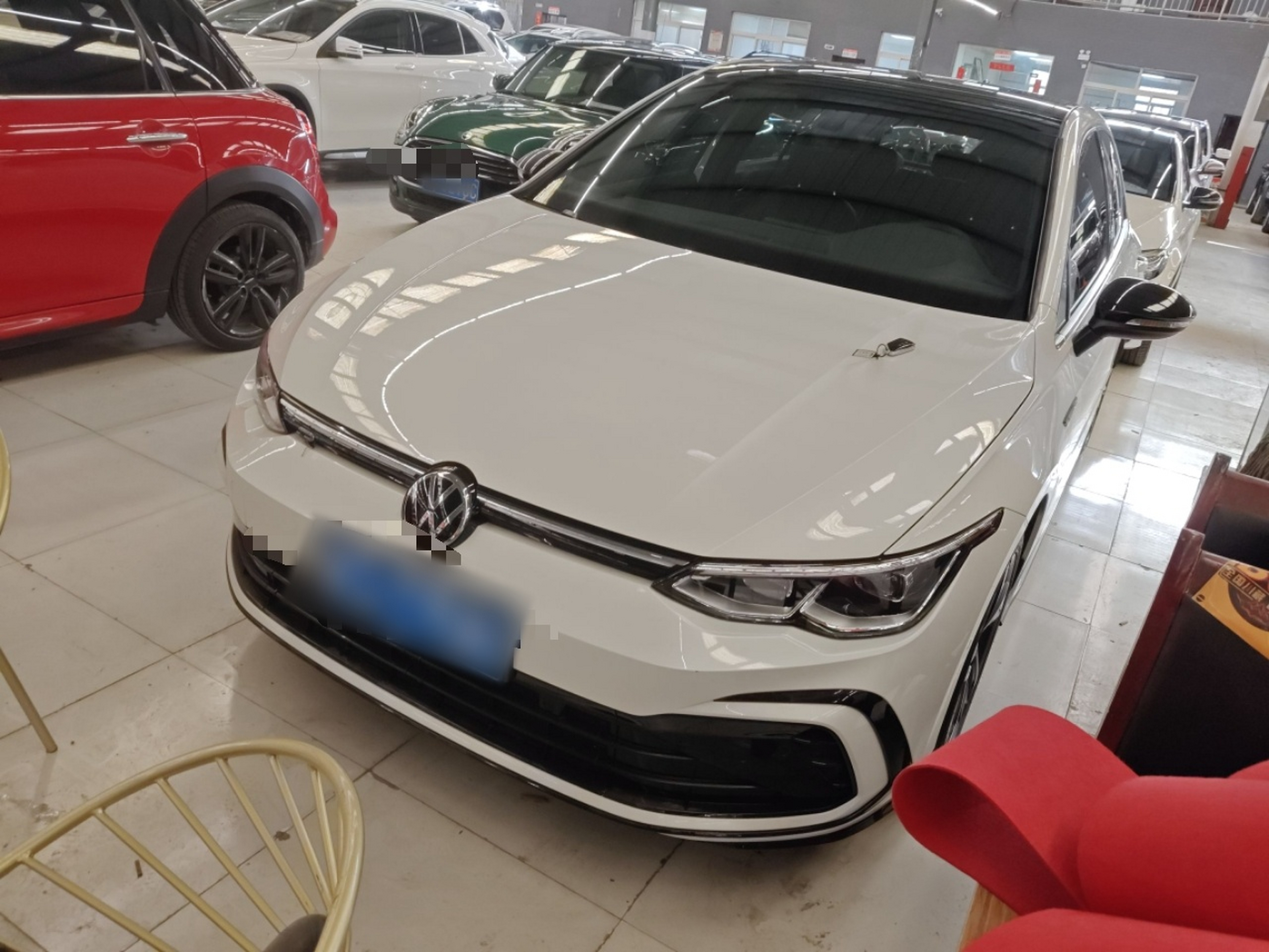 Под передней частью автомобиля