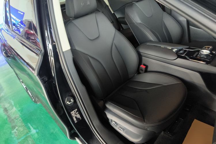 Used Hongqi E-QM5 2022 431 km Charge & Enjoy Edition