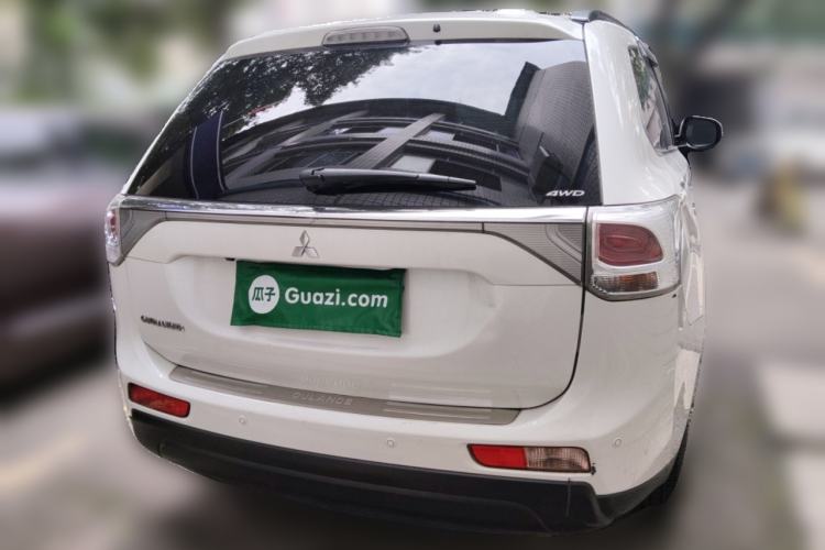 Used Mitsubishi Outlander (Import) 2013 2.4L Four-Wheel Drive Luxury Navigation Version 7 Seats