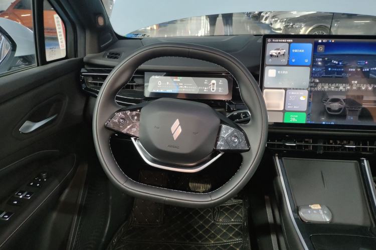 Used Livan Livan 7 2024 605 km Glory Edition