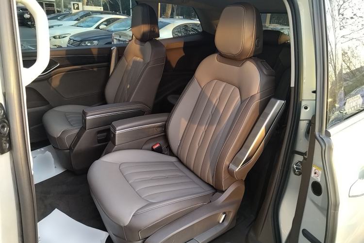 Used Volkswagen Viloran 2024 330TSI Luxury Edition
