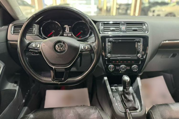 Used Volkswagen Sagitar 2015 230TSI Automatic Luxury Model
