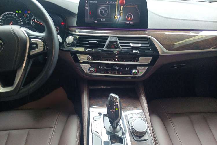 Used BMW 5 Series 2019 525Li Luxury Package
