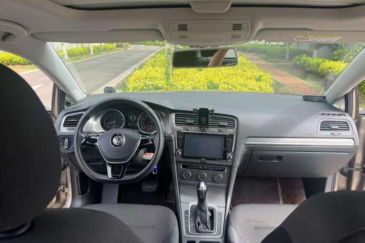 Used Volkswagen Golf 2015 1.4TSI Automatic Comfort Model
