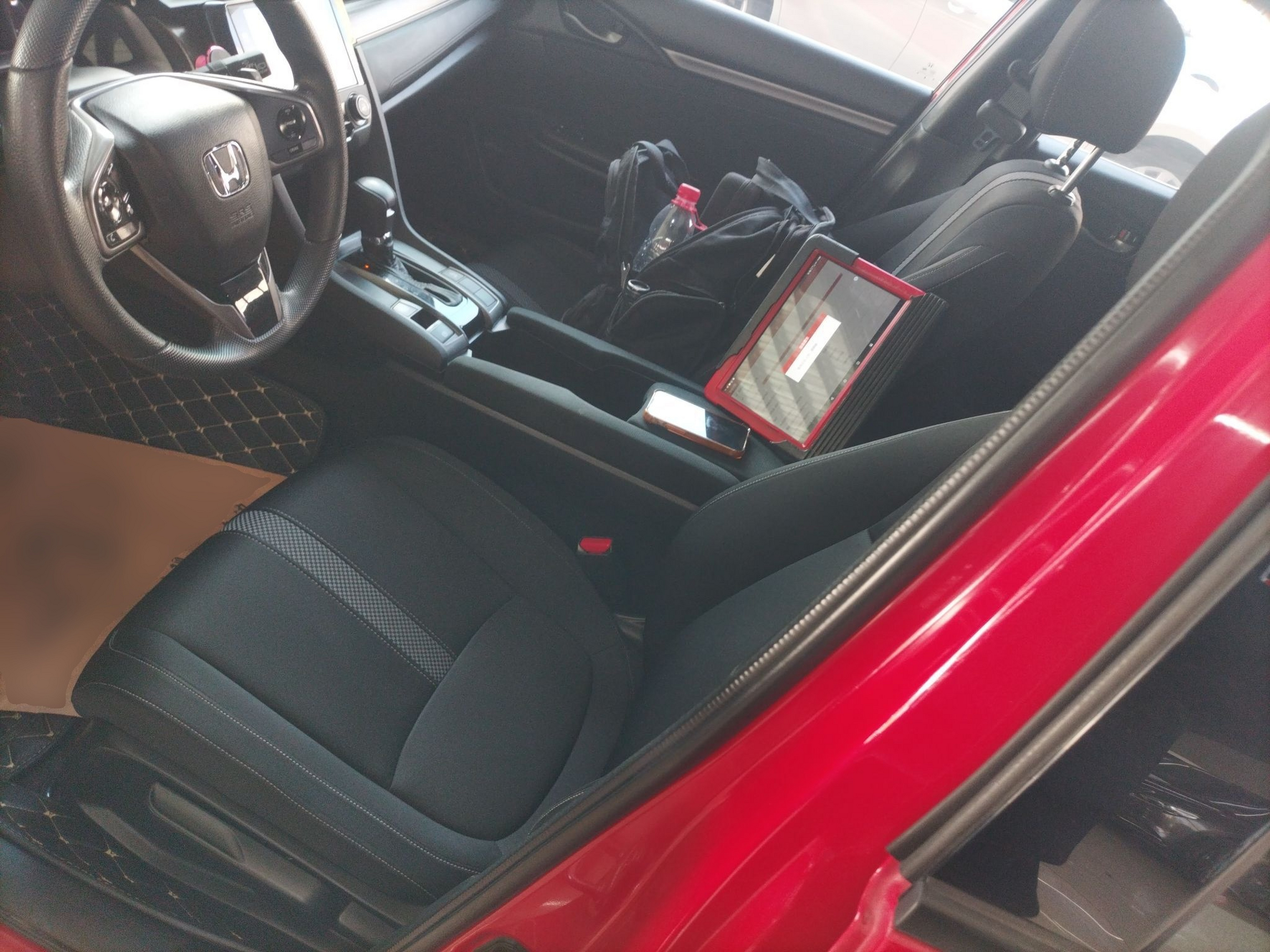 Переднее сиденье в автомобиле